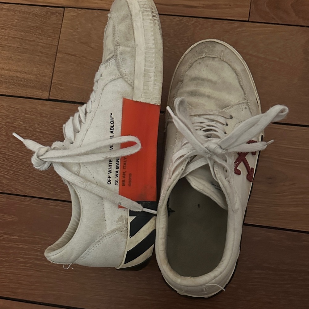 Off-White White Low-Top Sneakers with Black Heel Stripes and Orange Tag